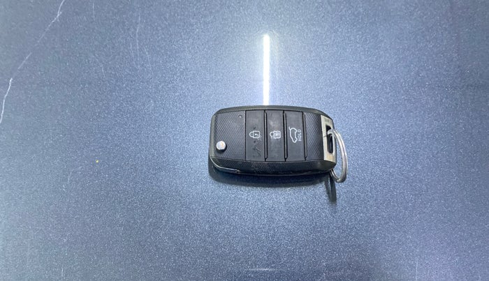 2022 KIA SONET HTK PLUS 1.2, Petrol, Manual, 91,778 km, Key Close Up