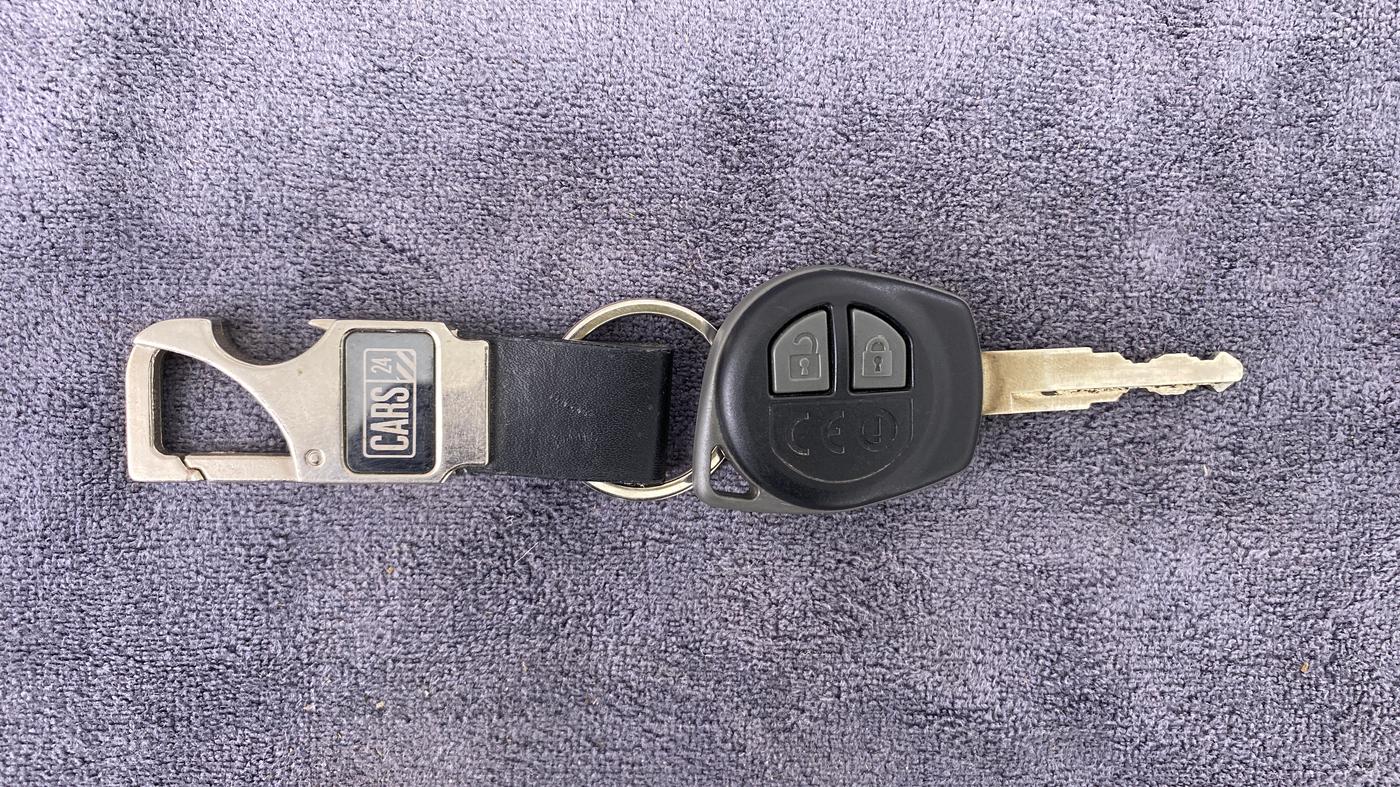2021 Maruti Dzire VXI, Petrol, Manual, 5,432 km, Key Close Up