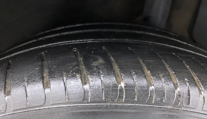 2017 Hyundai New Elantra 2.0 SX(O) AT PETROL, Petrol, Automatic, 61,739 km, Left Rear Tyre Tread
