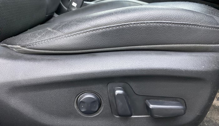 2017 Hyundai New Elantra 2.0 SX(O) AT PETROL, Petrol, Automatic, 61,739 km, Driver Side Adjustment Panel