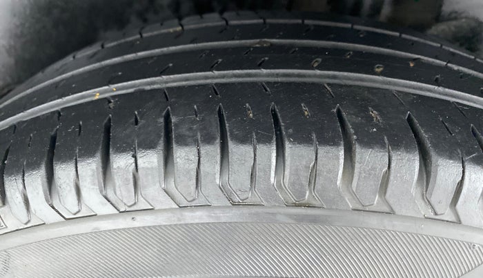 2017 Maruti Dzire VXI, Petrol, Manual, 27,678 km, Left Rear Tyre Tread