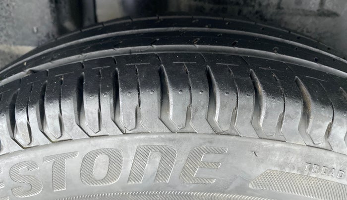 2017 Maruti Dzire VXI, Petrol, Manual, 27,678 km, Right Rear Tyre Tread