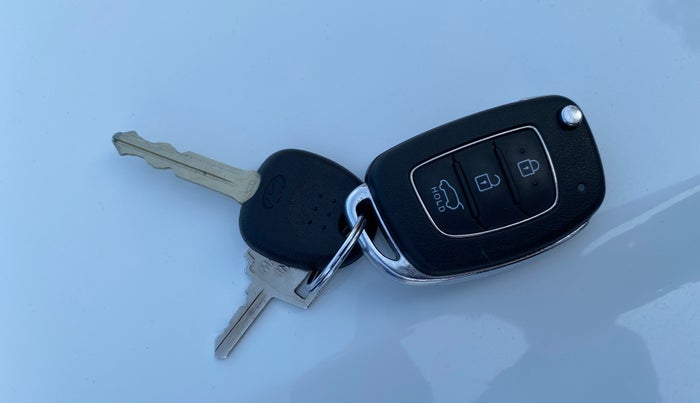 2022 Hyundai VENUE SX 1.0 TURBO IMT, Petrol, Manual, 24,097 km, Key Close Up