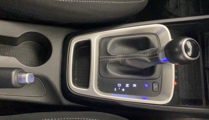 2020 Hyundai VENUE SX PLUS 1.0 TURBO DCT, Petrol, Automatic, 1,14,014 km, Gear Lever