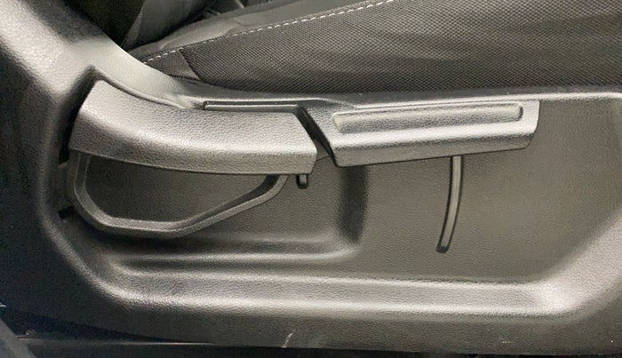 2020 Hyundai VENUE SX PLUS 1.0 TURBO DCT, Petrol, Automatic, 1,14,014 km, Driver Side Adjustment Panel