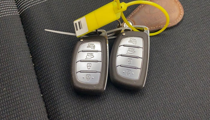 2020 Hyundai VENUE SX PLUS 1.0 TURBO DCT, Petrol, Automatic, 1,14,014 km, Key Close Up