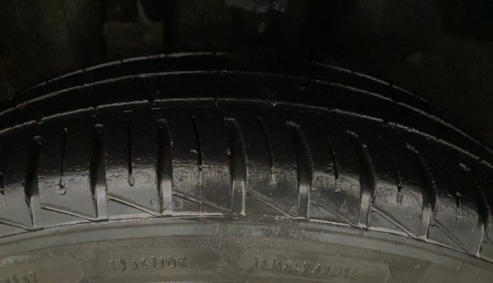 2021 Renault Kwid RXT 1.0 (O), Petrol, Manual, 36,060 km, Left Front Tyre Tread