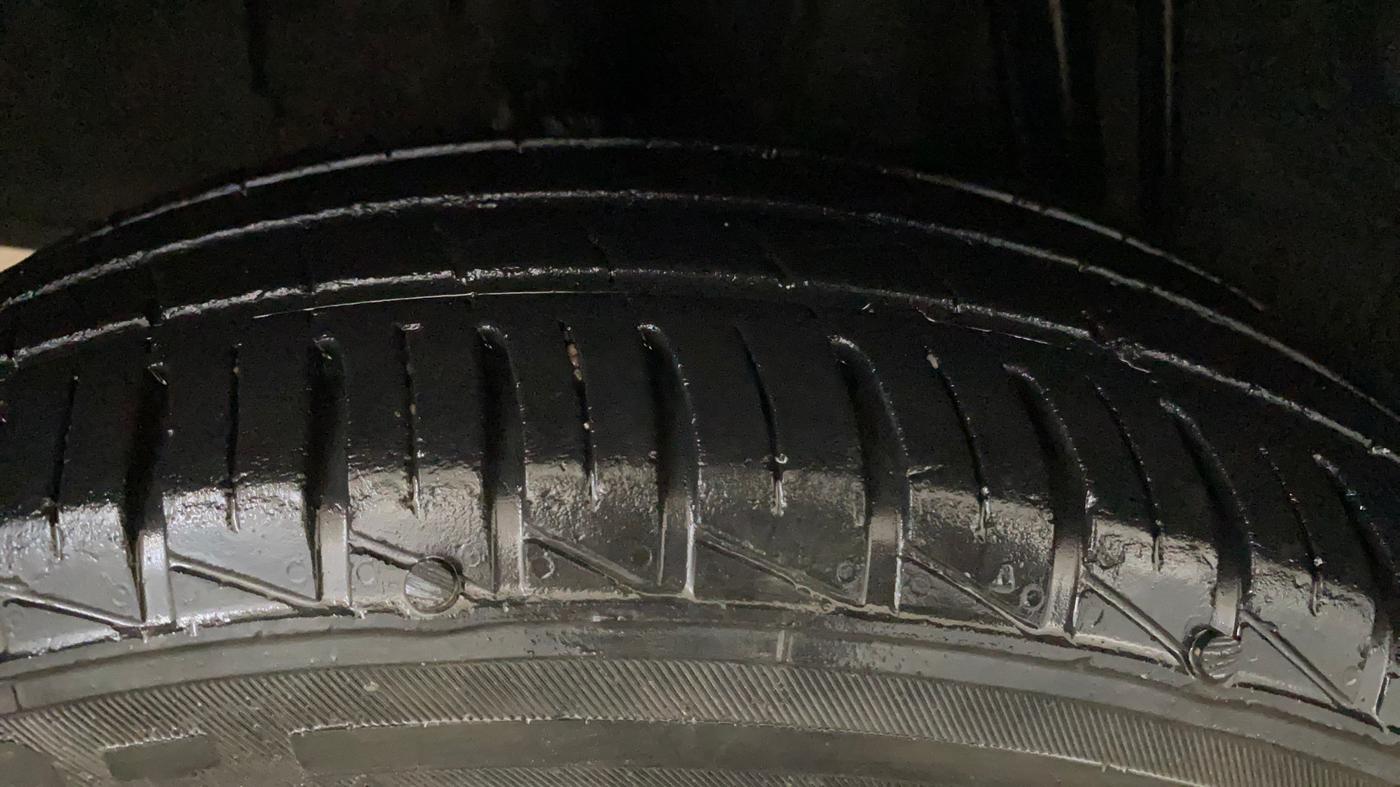 2021 Renault Kwid RXT 1.0 (O), Petrol, Manual, 36,196 km, Right Rear Tyre Tread