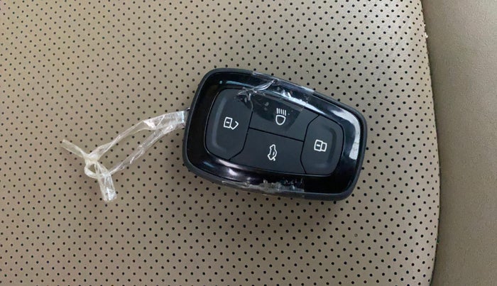 2022 Tata NEXON XZ PLUS (PREMIUM) KAZIRANGA PETROL, Petrol, Manual, 43,128 km, Key Close Up