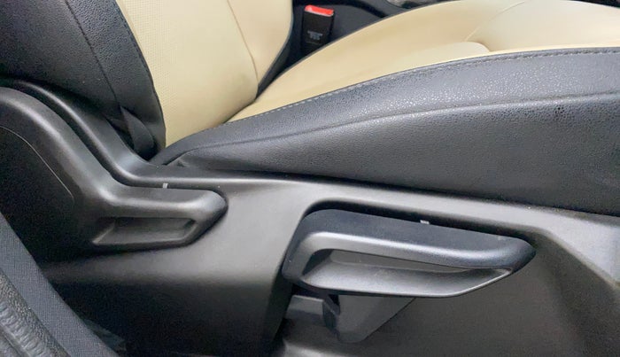 2022 Tata NEXON XZ PLUS (PREMIUM) KAZIRANGA PETROL, Petrol, Manual, 43,128 km, Driver Side Adjustment Panel