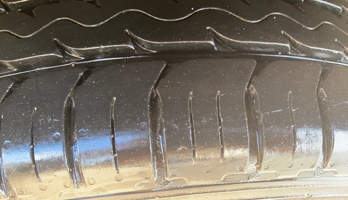 2015 Ford Ecosport TITANIUM 1.5L PETROL AT, Petrol, Automatic, 85,922 km, Left Rear Tyre Tread