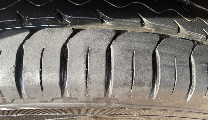 2015 Ford Ecosport TITANIUM 1.5L PETROL AT, Petrol, Automatic, 85,922 km, Right Rear Tyre Tread