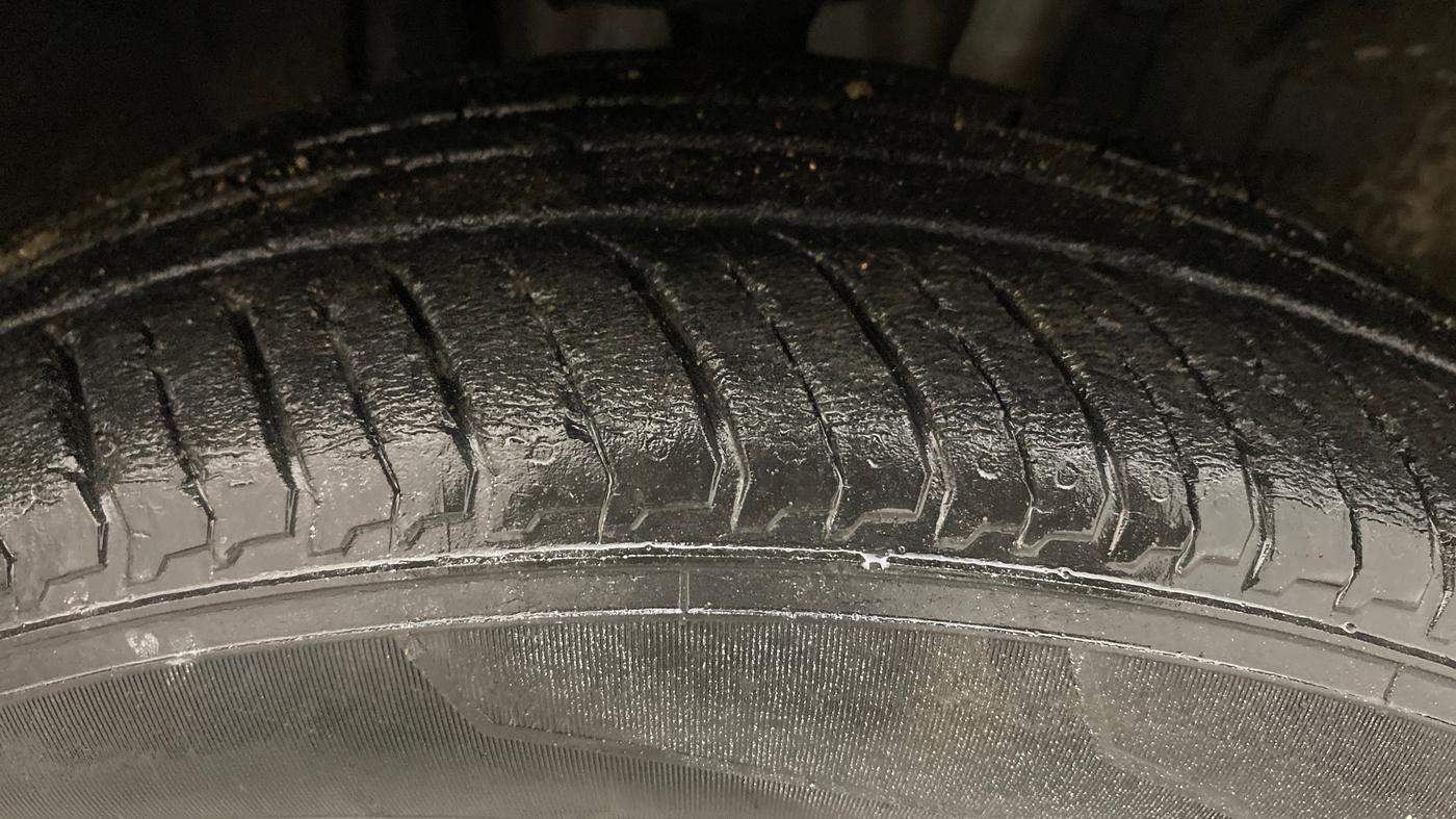 2021 Nissan MAGNITE XV PREMIUM TURBO CVT, Petrol, Automatic, 32,506 km, Right Front Tyre Tread