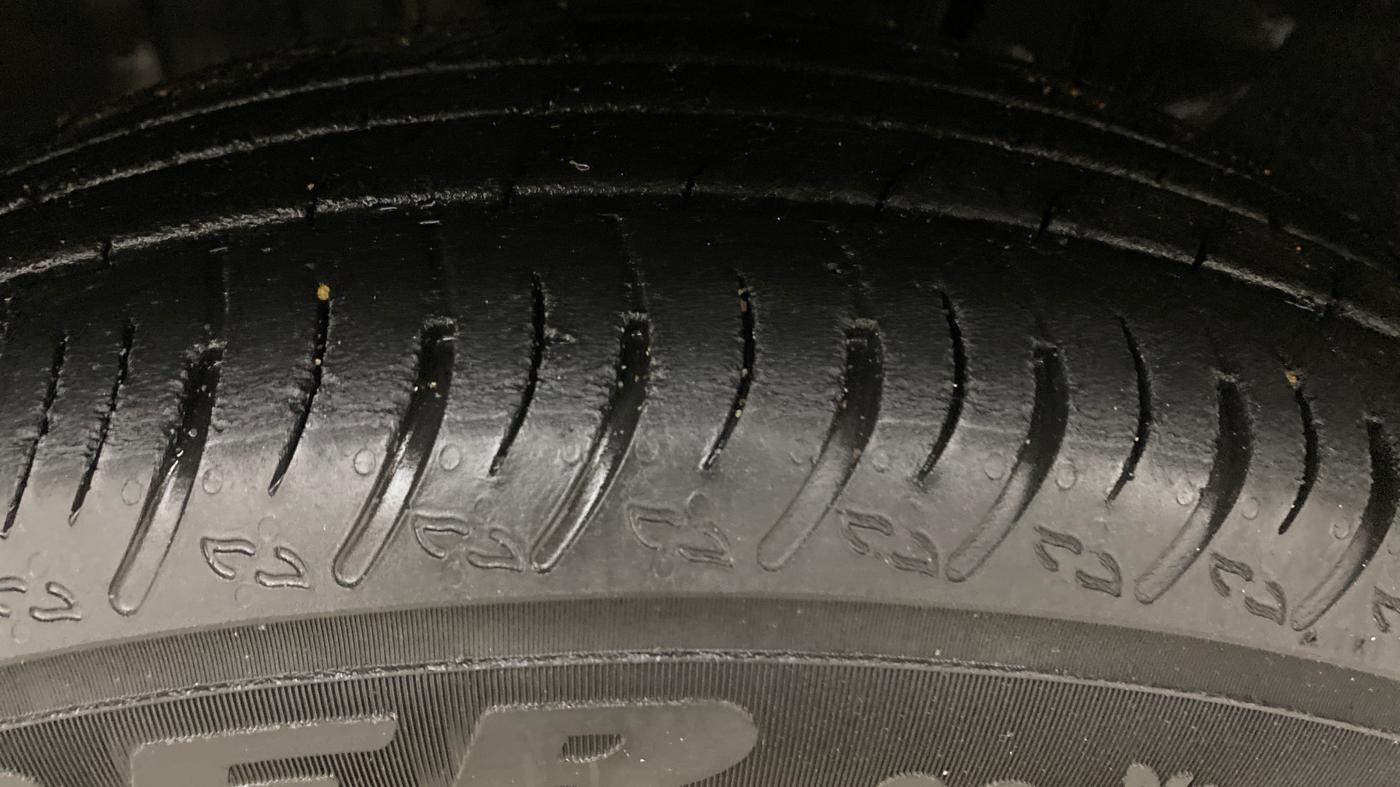 2021 Nissan MAGNITE XV PREMIUM TURBO CVT, Petrol, Automatic, 32,506 km, Left Front Tyre Tread