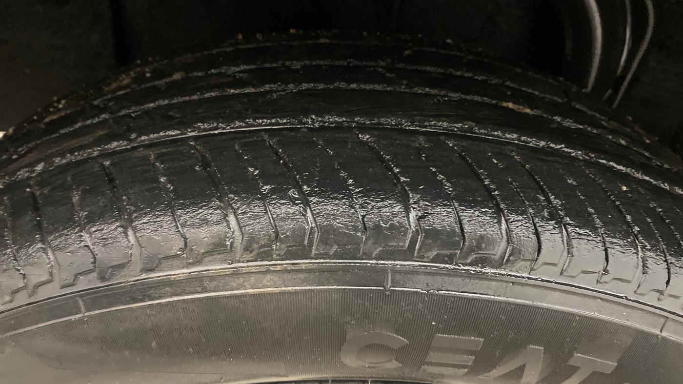 2021 Nissan MAGNITE XV PREMIUM TURBO CVT, Petrol, Automatic, 32,506 km, Right Rear Tyre Tread