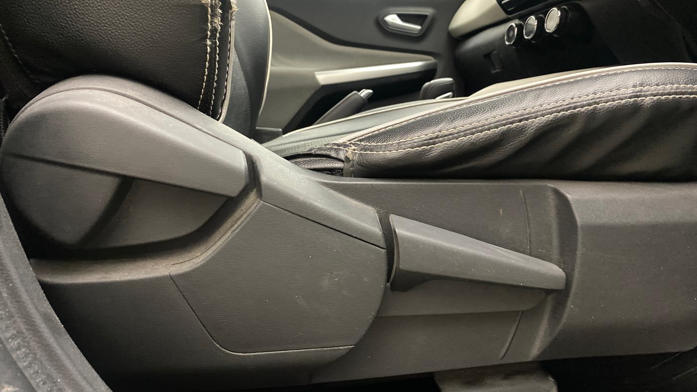 2021 Nissan MAGNITE XV PREMIUM TURBO CVT, Petrol, Automatic, 32,506 km, Driver Side Adjustment Panel