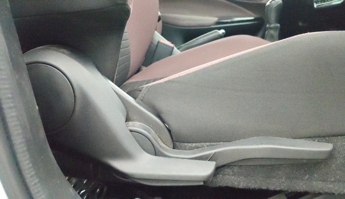 2025 Toyota Urban Cruiser Taisor V 1.0 Petrol MT, Petrol, Manual, 9,028 km, Driver Side Adjustment Panel