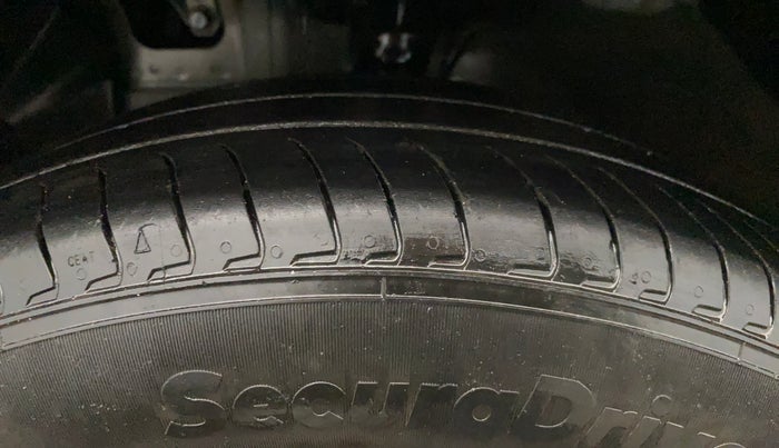 2024 Hyundai EXTER  SX 1.2 AMT, Petrol, Automatic, 27,625 km, Left Front Tyre Tread