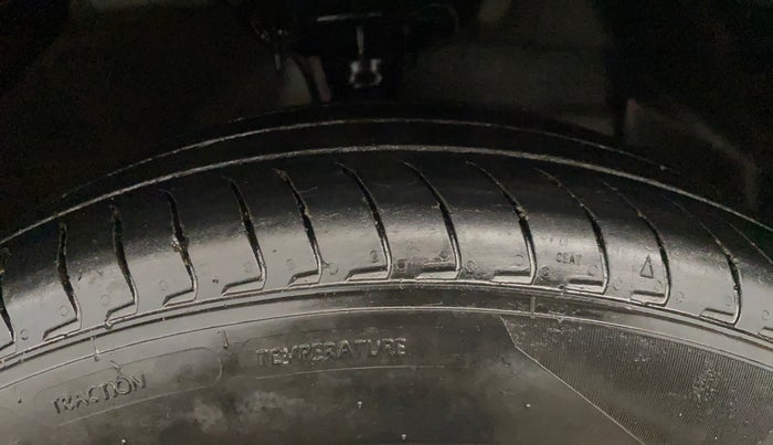 2024 Hyundai EXTER  SX 1.2 AMT, Petrol, Automatic, 27,625 km, Right Front Tyre Tread