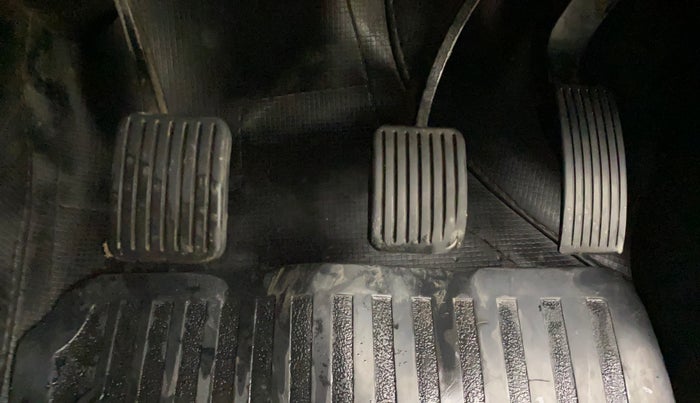 2017 Hyundai Grand i10 MAGNA 1.2 KAPPA VTVT, CNG, Manual, 1,17,518 km, Pedals