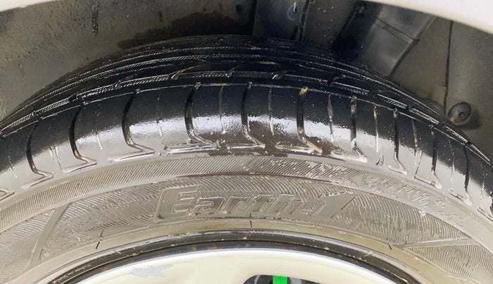 2017 Hyundai Grand i10 MAGNA 1.2 KAPPA VTVT, CNG, Manual, 1,17,518 km, Left Rear Tyre Tread