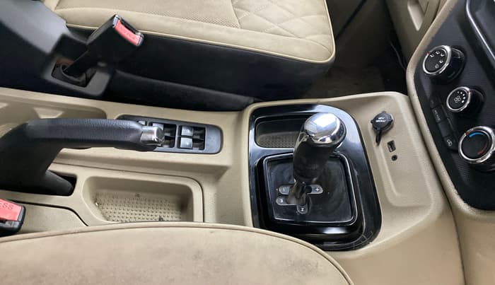 2017 Mahindra TUV300 T10 AMT, Diesel, Automatic, 97,525 km, Gear Lever