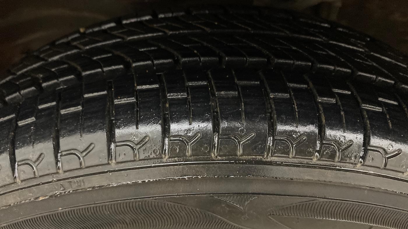 2015 Maruti Alto K10 VXI AMT, Petrol, Automatic, 61,631 km, Left Front Tyre Tread