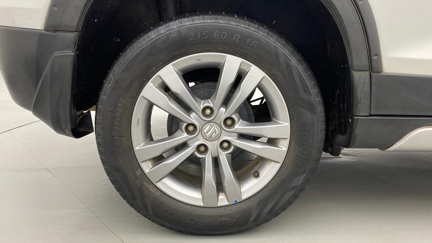 2017 Maruti Vitara Brezza ZDI PLUS, Diesel, Manual, 57,214 km, Right Rear Wheel