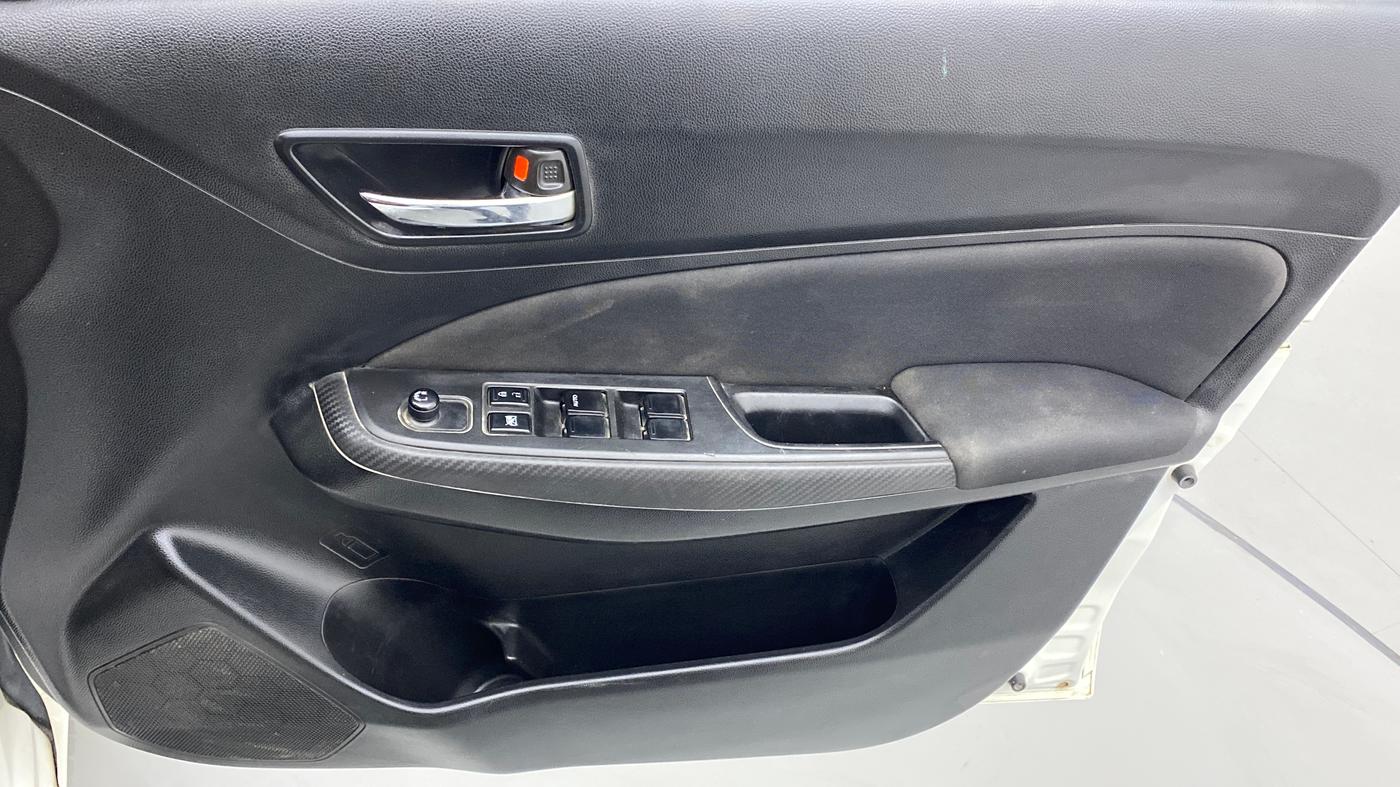 2018 Maruti Swift VXI, Petrol, Manual, 61,025 km, Driver Side Door Panels Control