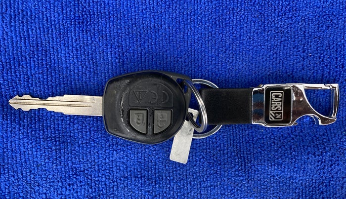 2018 Maruti Swift VXI, Petrol, Manual, 61,025 km, Key Close Up