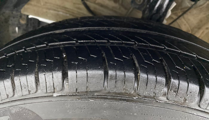 2018 Maruti Swift VXI, Petrol, Manual, 61,025 km, Left Front Tyre Tread