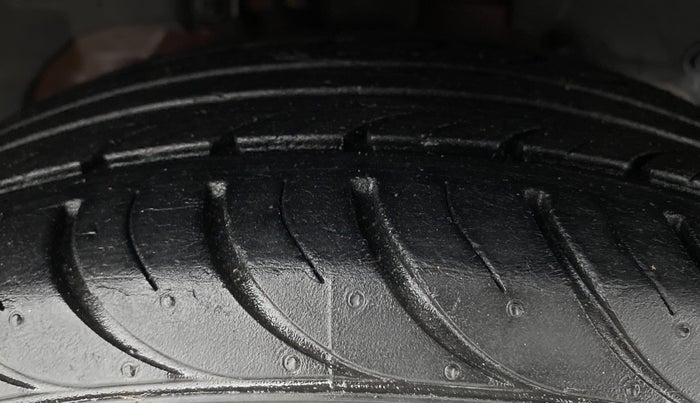 2017 Ford Figo Aspire 1.5 TITANIUM DIESEL, Diesel, Manual, 41,370 km, Right Front Tyre Tread