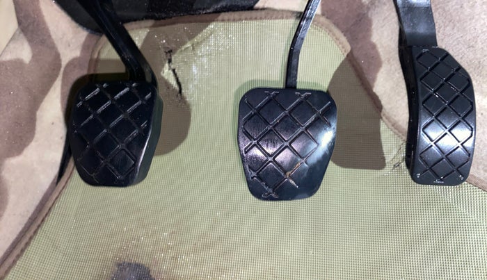 2013 Volkswagen Vento HIGHLINE 1.6 MPI, Petrol, Manual, 1,14,206 km, Pedals