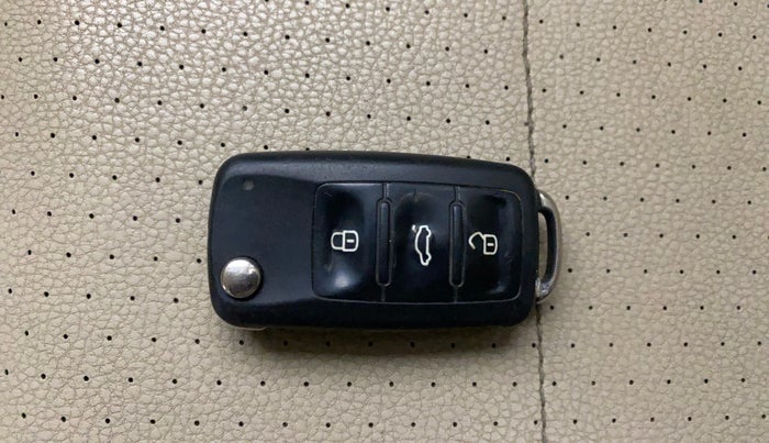 2013 Volkswagen Vento HIGHLINE 1.6 MPI, Petrol, Manual, 1,14,206 km, Key Close Up