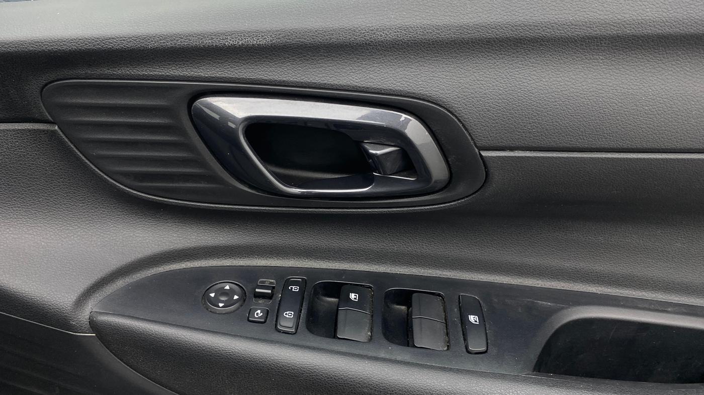 2021 Hyundai NEW I20 SPORTZ 1.2 AT, Petrol, Automatic, 47,212 km, Driver Side Door Panels Control