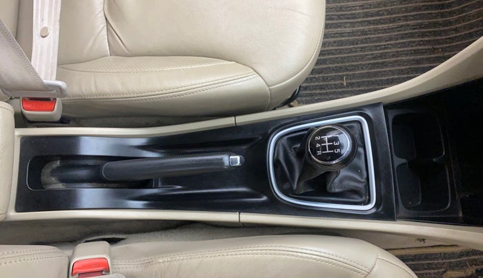 2018 Maruti Ciaz ALPHA 1.5 SHVS PETROL, Petrol, Manual, 92,257 km, Gear Lever