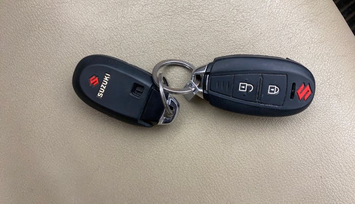 2018 Maruti Ciaz ALPHA 1.5 SHVS PETROL, Petrol, Manual, 92,257 km, Key Close Up