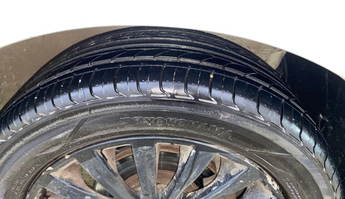 2015 Maruti Ciaz ZXI, Petrol, Manual, 70,857 km, Right Front Tyre Tread