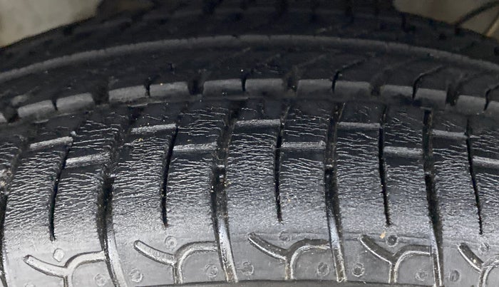 2018 Hyundai NEW SANTRO 1.1 SPORTZ MT CNG, CNG, Manual, 73,520 km, Left Front Tyre Tread
