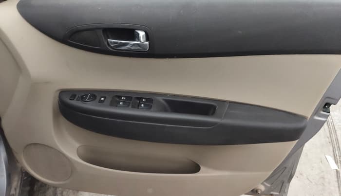 2014 Hyundai i20 SPORTZ 1.2, Petrol, Manual, 50,702 km, Driver Side Door Panels Control
