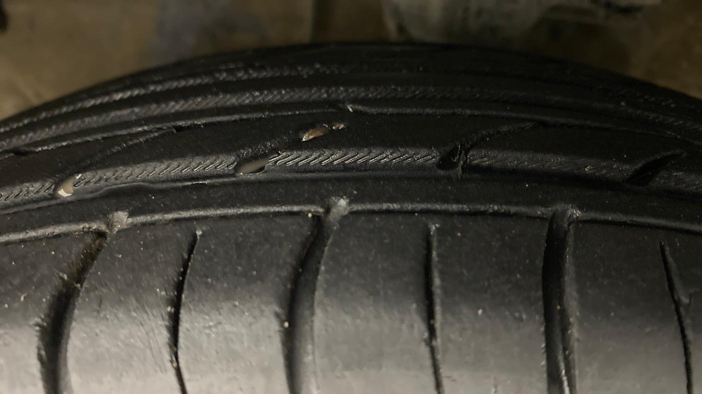 2010 Hyundai i10 SPORTZ 1.2, Petrol, Manual, 60,491 km, Left Front Tyre Tread