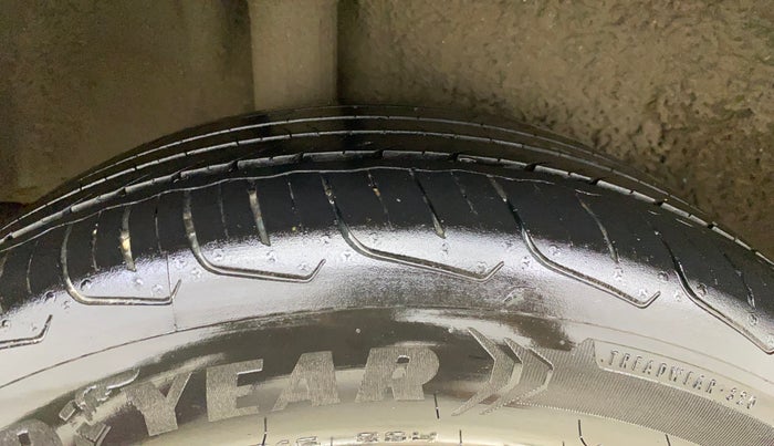 2017 Honda WR-V 1.5L I-DTEC VX MT, Diesel, Manual, 1,39,018 km, Right Rear Tyre Tread