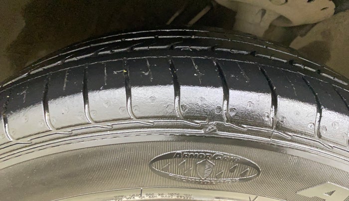 2017 Honda WR-V 1.5L I-DTEC VX MT, Diesel, Manual, 1,39,018 km, Right Front Tyre Tread