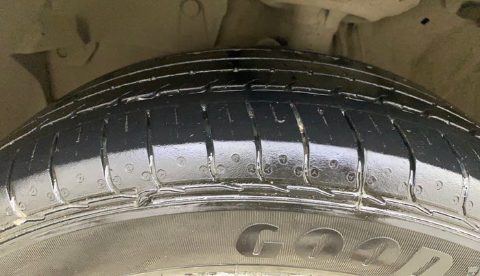 2017 Honda WR-V 1.5L I-DTEC VX MT, Diesel, Manual, 1,39,018 km, Left Front Tyre Tread