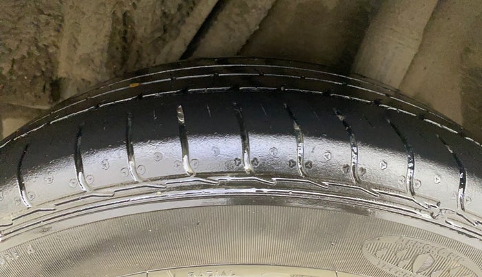 2017 Honda WR-V 1.5L I-DTEC VX MT, Diesel, Manual, 1,39,018 km, Left Rear Tyre Tread