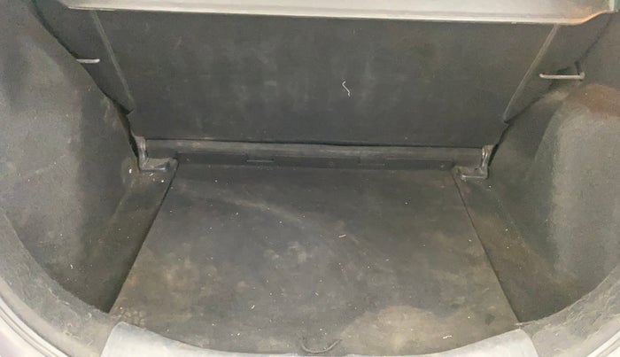 2017 Honda WR-V 1.5L I-DTEC VX MT, Diesel, Manual, 1,39,018 km, Boot Inside