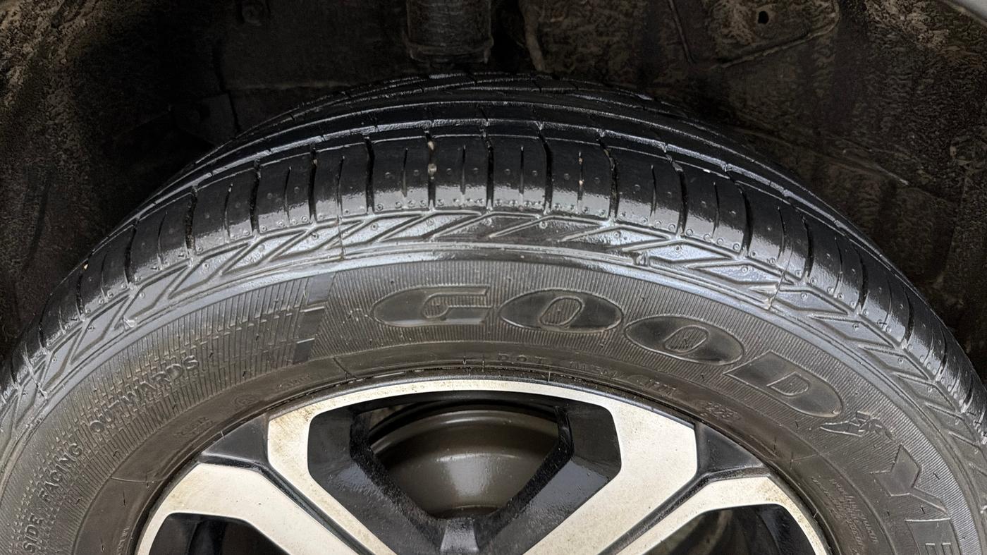 2023 Tata NEXON XZA PLUS SUNROOF PETROL, Petrol, Automatic, 19,720 km, Right Rear Tyre Tread