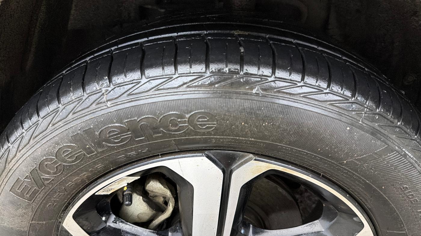 2023 Tata NEXON XZA PLUS SUNROOF PETROL, Petrol, Automatic, 19,720 km, Left Front Tyre Tread