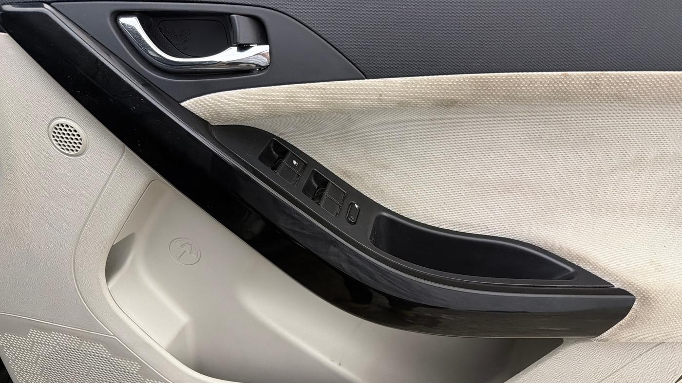 2023 Tata NEXON XZA PLUS SUNROOF PETROL, Petrol, Automatic, 19,720 km, Driver Side Door Panels Control