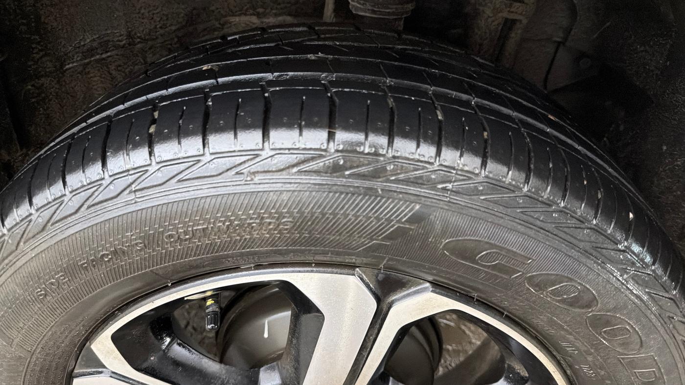 2023 Tata NEXON XZA PLUS SUNROOF PETROL, Petrol, Automatic, 19,720 km, Left Rear Tyre Tread
